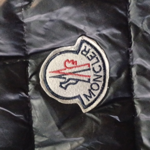 Moncler women's medium vest - Picture 2 of 11